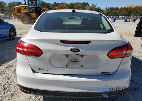 2015 Ford Focus S z USA, uszkodzony, nr VIN 1FADP3E24FL354321